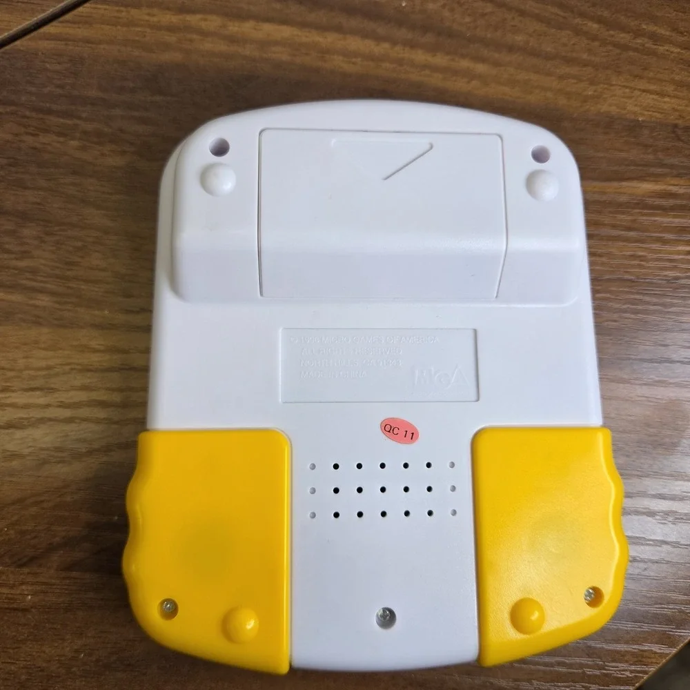 1997 Disney Mickey Mouse Magical Shapes Electronic Handheld Game MGA-Tested